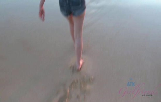ATKGirlfriends 18 09 24 Rosalyn Sphinx XXX 1080p MP4-KTR