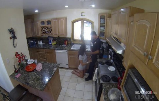 Bang ScrewTheCops 18 10 03 Naomi Mae XXX INTERNAL 1080p MP4-KTR