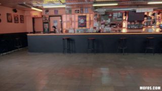 PublicPickUps 18 10 30 Alyssa Kent Barmaid Gets Laid Again XXX 1080p MP4-KTR