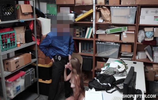Shoplyfter 17 11 29 Alyce Anderson XXX 1080p MP4-KTR