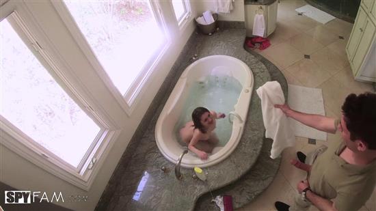 SpyFam 18 05 28 Rebel Lynn XXX 1080p MP4-KTR